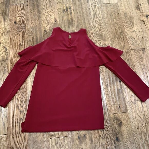 Burgundy dress with shoulder cut outs - Picture 4 of 5